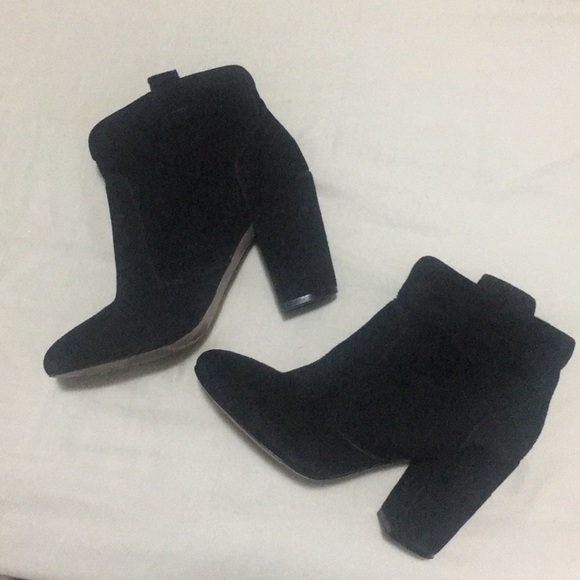 French Connection Shoes - Velvet booties ✔️